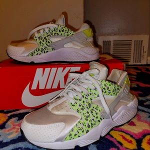 Nike Harrache shoes size 8.5